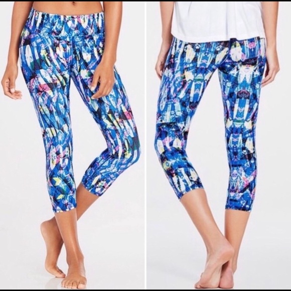 Fabletics Salar Powerhold Capri Legging M 💙 - Picture 1 of 8